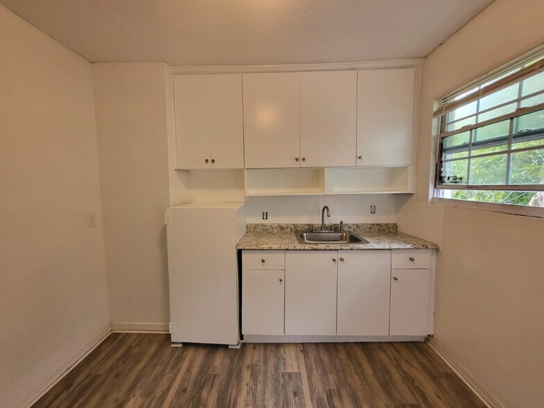 Building Photo - 3730 Lehigh St