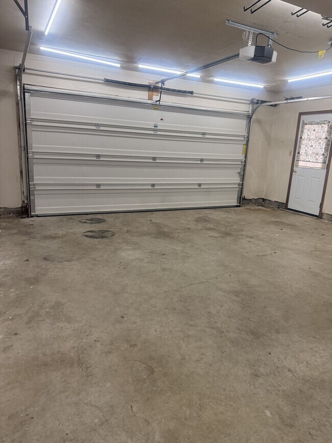 Building Photo - 1949 Arlington Arch Dr