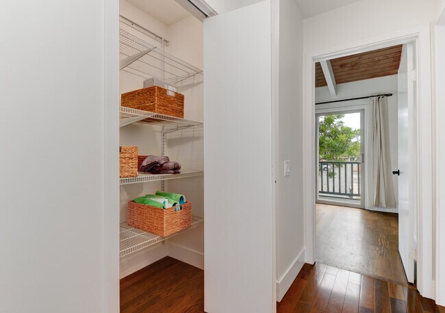 Building Photo - 4373 Loma Riviera Ct