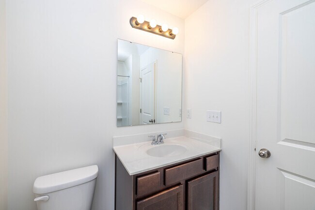 Building Photo - 2BR/2.5BA Townhome in Pineville- Tucked in...