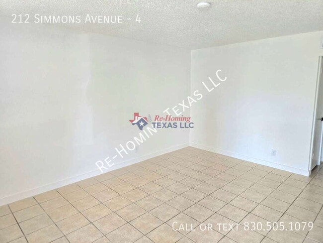 Building Photo - 212 Simmons Ave