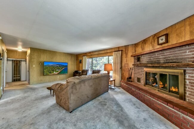 Building Photo - Cozy 3BD house avail. on 10/10/2025 for a ...