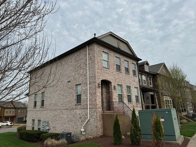 Building Photo - Luxury Townhome at The Enclave at Harpeth Village in Bellevue