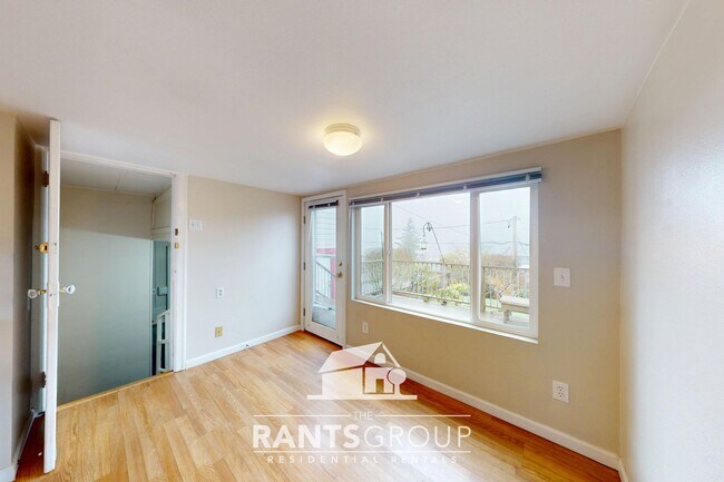 Building Photo - 3-Story Eastside Home with Views of the Bay!