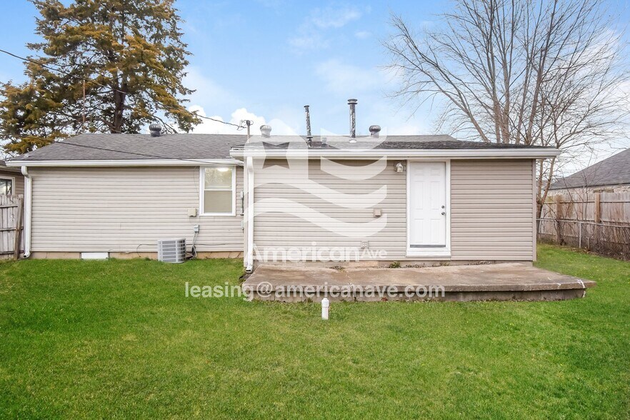 Building Photo - 1227 E 4th St