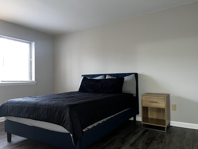 Building Photo - 1281 Schaub Dr