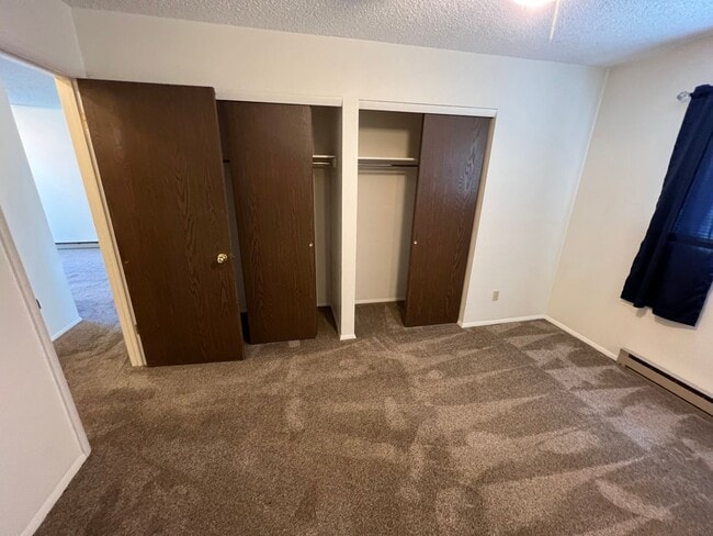Building Photo - 1 Bedroom 1 Bath Townhouse in Great Neighborhood