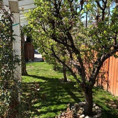 Building Photo - 118 E Chelan Ave