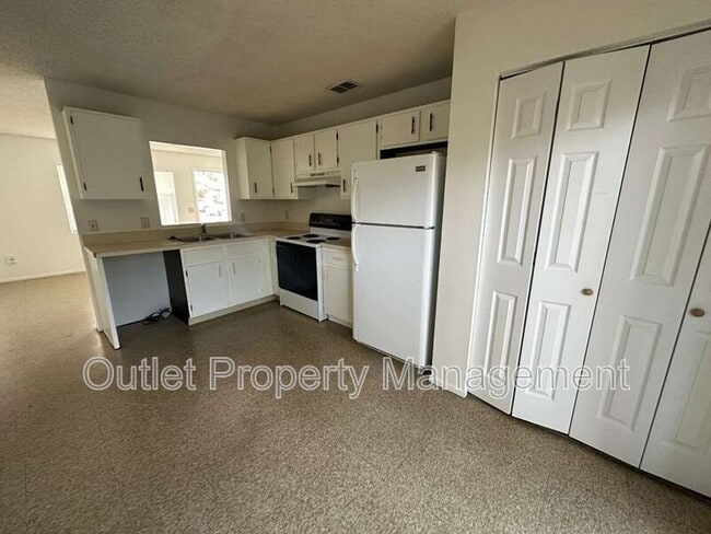 Building Photo - 430 S Hill Ave