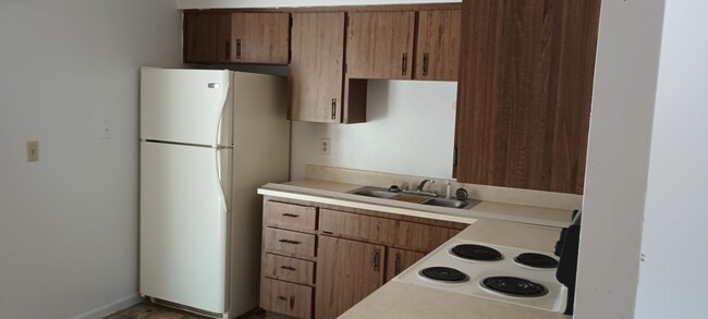 Building Photo - #614-615 Suncrest