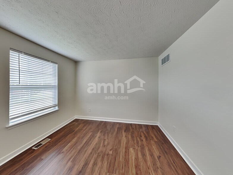 Building Photo - 718 Rolling Acre Dr
