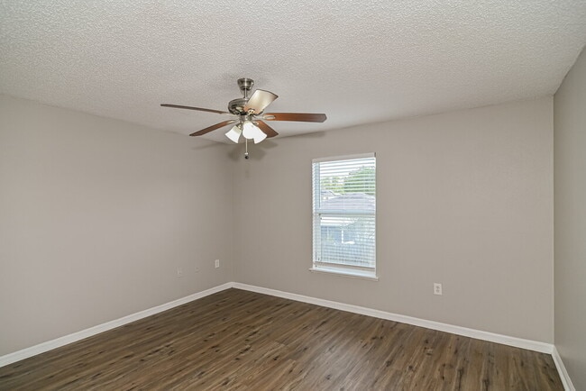 Building Photo - 4459 Marsh Hawk Dr S