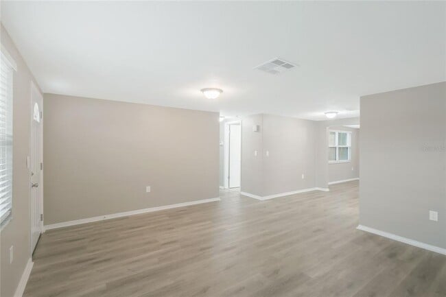 Building Photo - 5135 Kiwi Dr