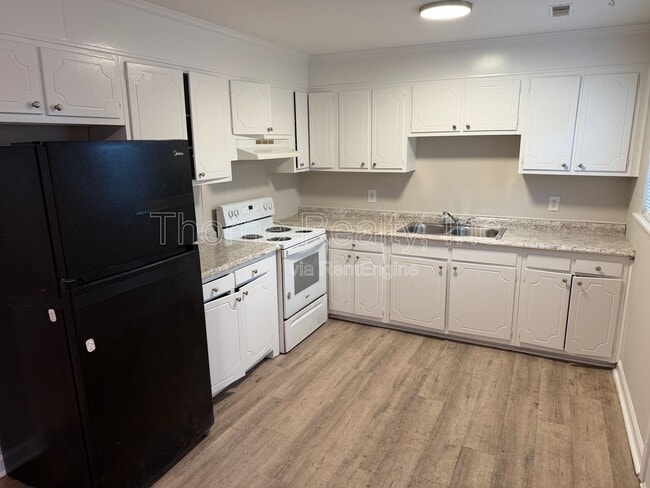 Building Photo - 1318 Maple St