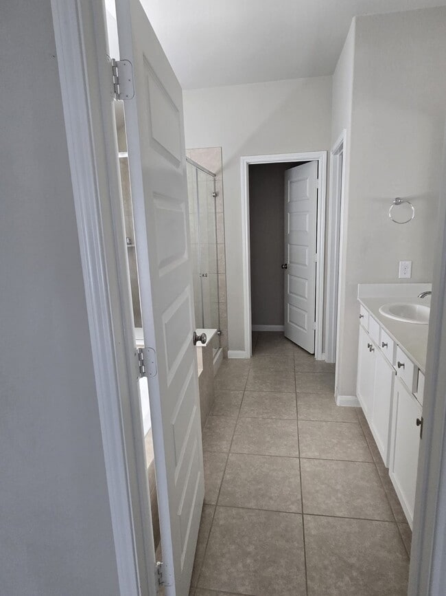 Building Photo - 2815 Dry Creek Dr