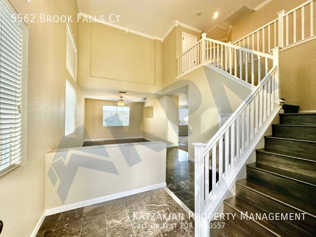 Building Photo - Gated 3-Bedroom, 2.5-Bath, 2-Story Brooksi...