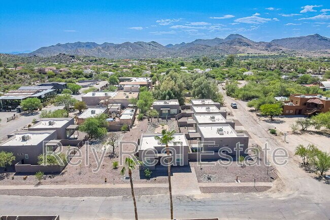 Building Photo - 6050 E Hidden Valley Dr