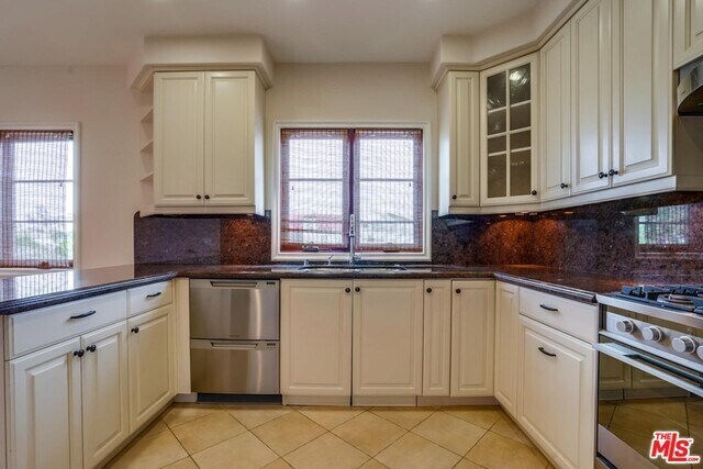 Building Photo - 10707 Missouri Ave