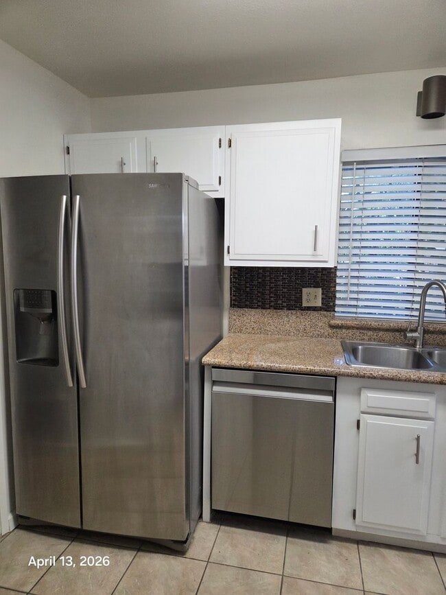 Building Photo - Spacious Downtown Sacramento Condo