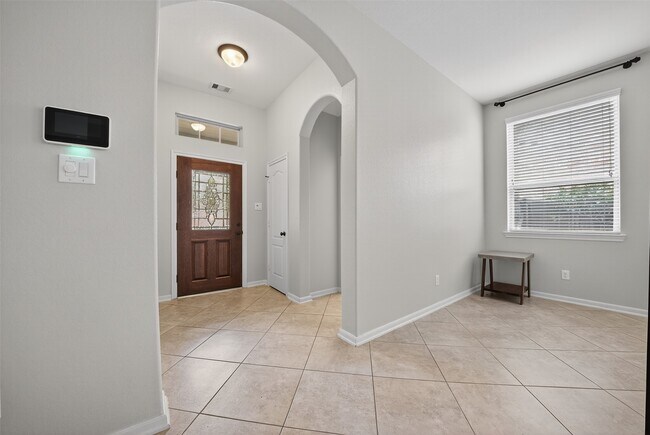 Building Photo - 8922 Pinenut Dr