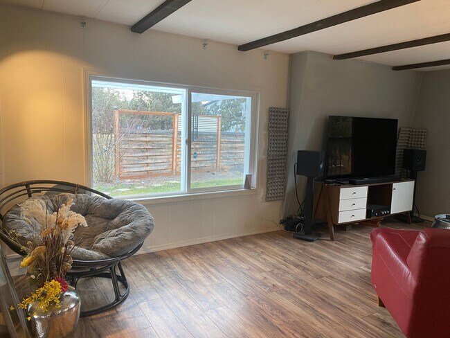 Building Photo - Cozy updated home in Crooked River Ranch o...