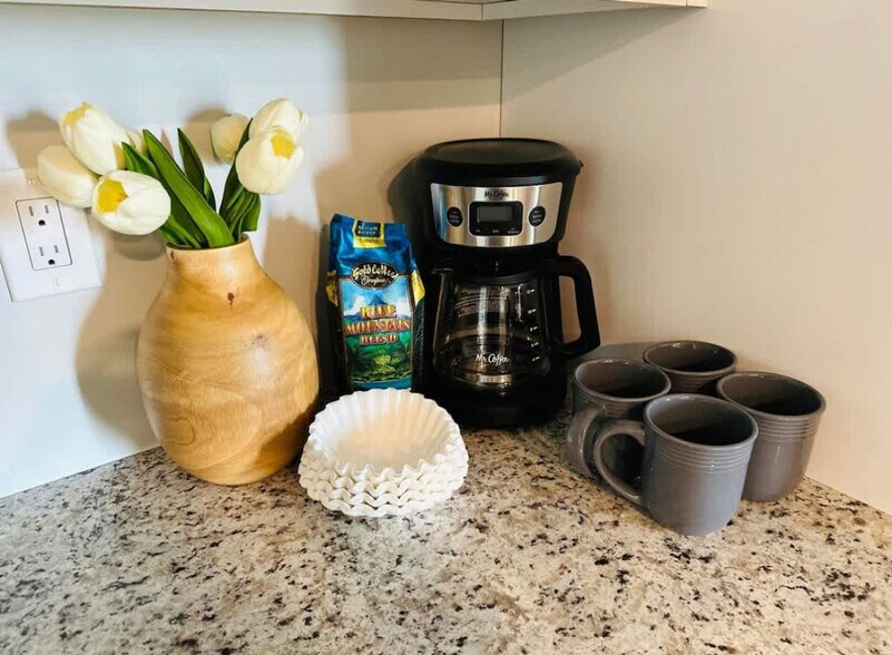 Building Photo - 301 Portsmouth Ave