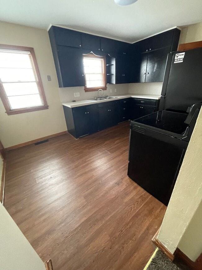 Building Photo - 2 Bedroom, 1 Bathroom House with attached single garage