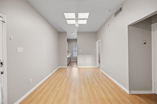 Building Photo - 712 Graham Pl