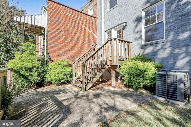 Building Photo - 1719 Frankford St SE