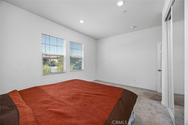 Building Photo - 41510 Red Car Dr