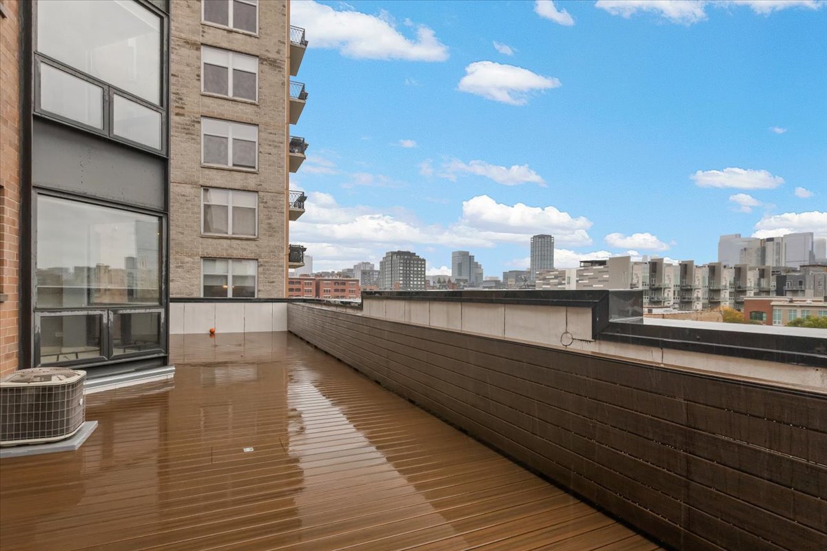 Building Photo - 222 S Racine Ave