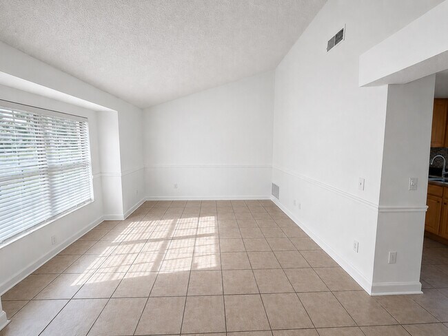 Building Photo - 1409 Madrid Way