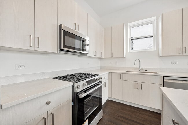 Building Photo - 1952 W Ohio St