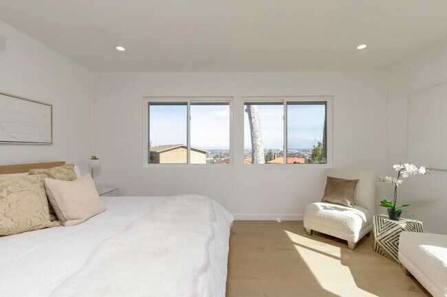 Building Photo - **3900 Paseo De Las Tortugas Torrance** Spacious 4 bedroom 3 bath with beautiful view!