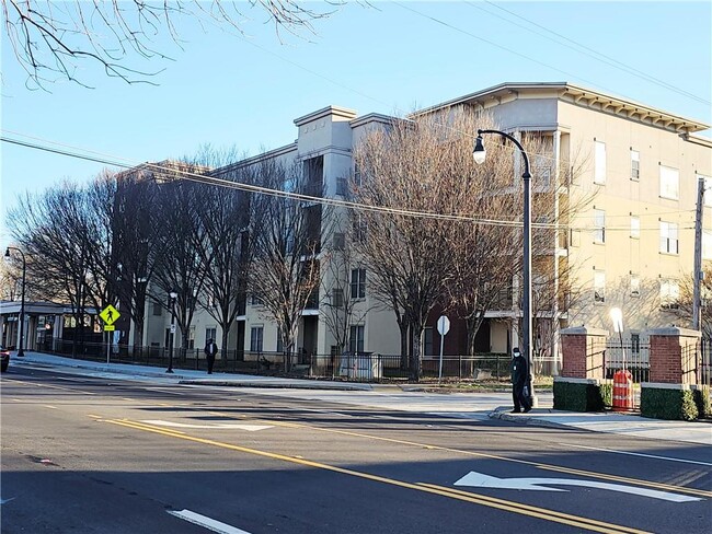 Building Photo - 870 Mayson Turner Rd NW