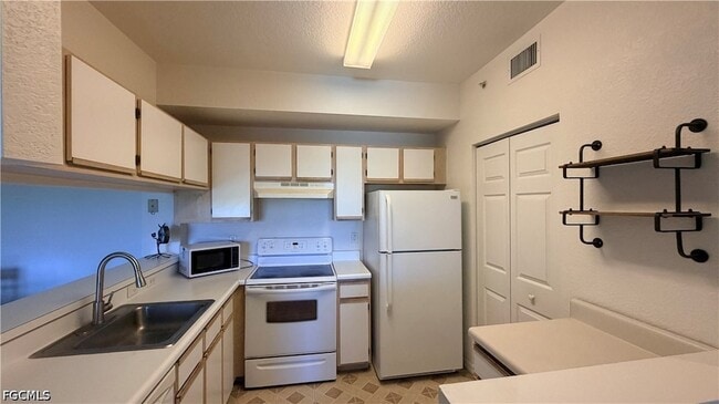 Building Photo - 6490 Aragon Way