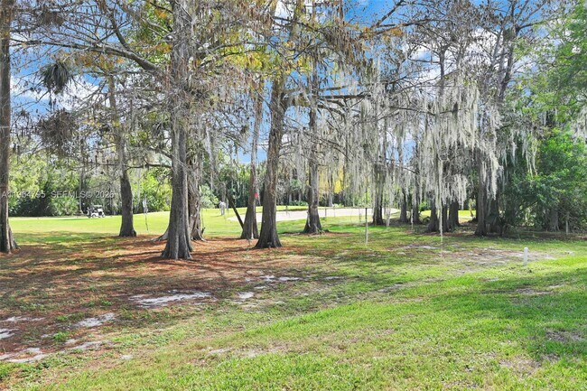 Building Photo - 820 E Cypress Ln