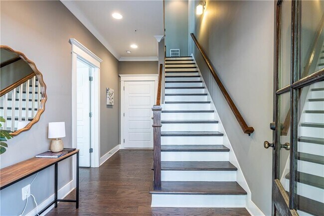 Building Photo - 1002 Braeburn Ln