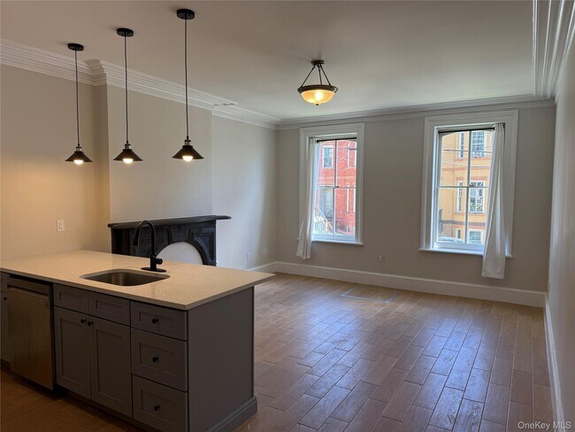 Building Photo - 194 Lander St