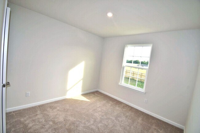 Building Photo - Gorgeous 4BR/2.5BA home in Three Rivers, triple Rockvale schools, neighborhood pool!