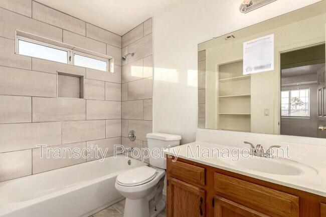 Building Photo - 3722 E Long Lake Rd