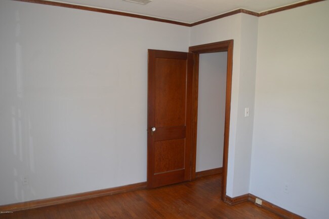 Building Photo - 8025 Oakwood St