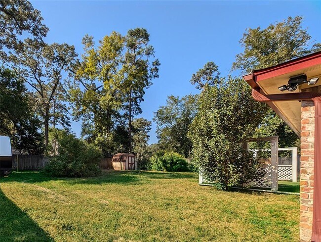 Building Photo - 3215 Royal Oaks Dr