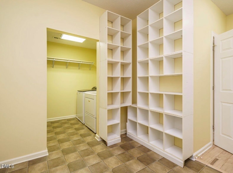 Building Photo - 230 Paula Dr