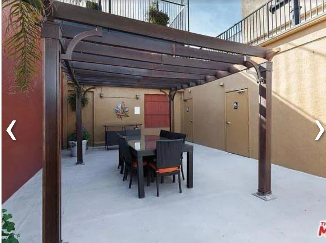 Building Photo - 312 W 5th St