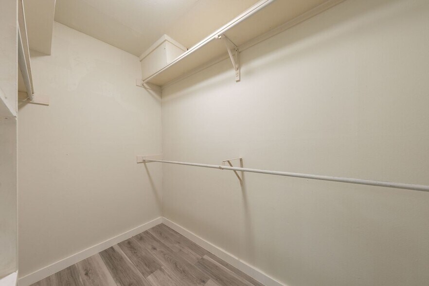 Building Photo - 2703 Meadowstone Ct