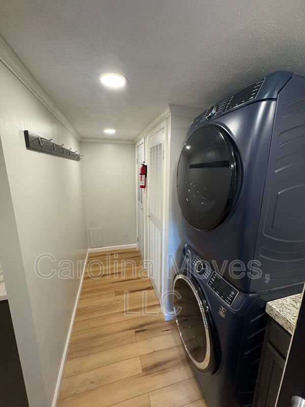 Building Photo - 321A Horseshoe Falls
