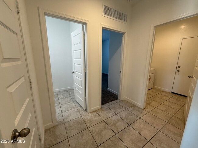 Building Photo - 9699 S Mara Dr