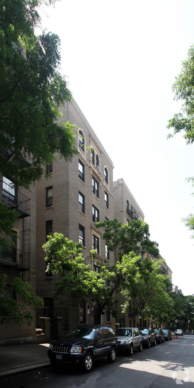 Building Photo - 105 Pinehurst Avenue