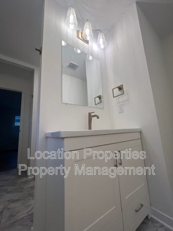 Building Photo - 1934 Emerald Dr